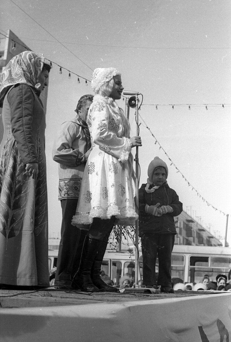 «Вас обслуживает трест столовых и ресторанов» - как провожали зиму в советских Челнах