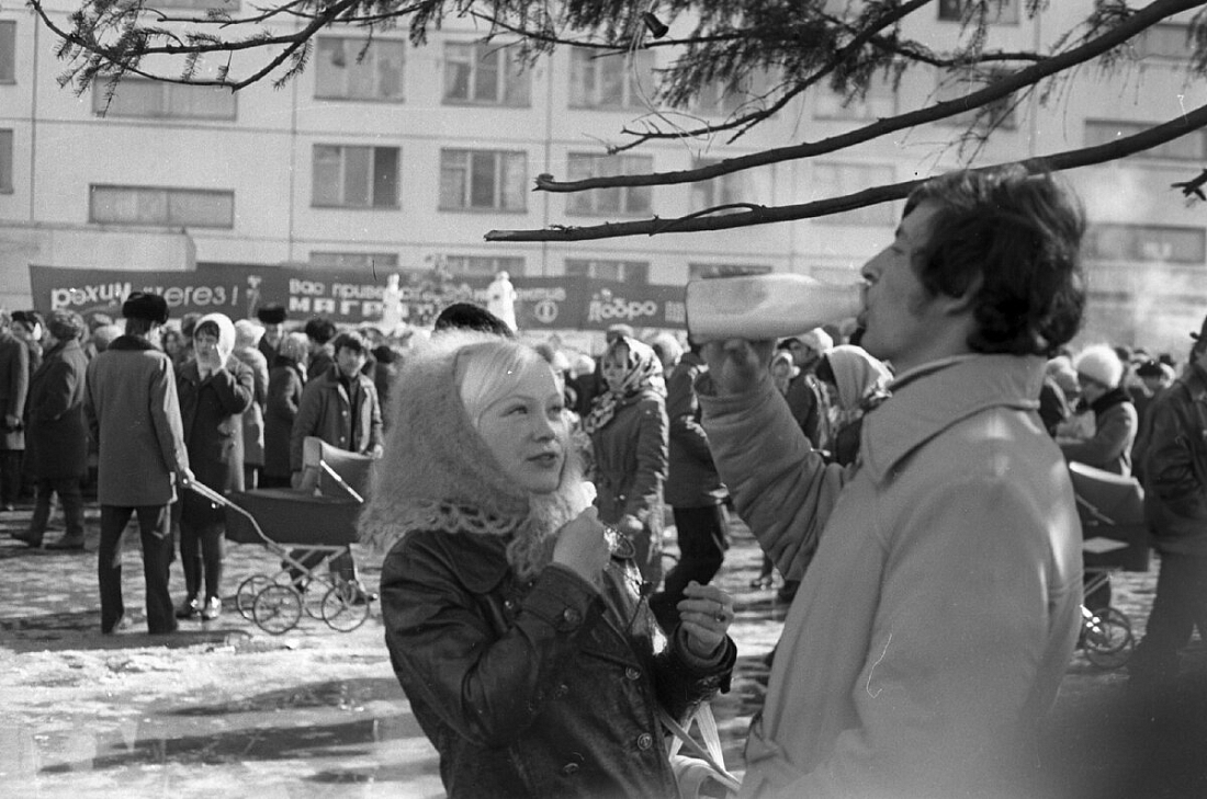 «Вас обслуживает трест столовых и ресторанов» - как провожали зиму в советских Челнах