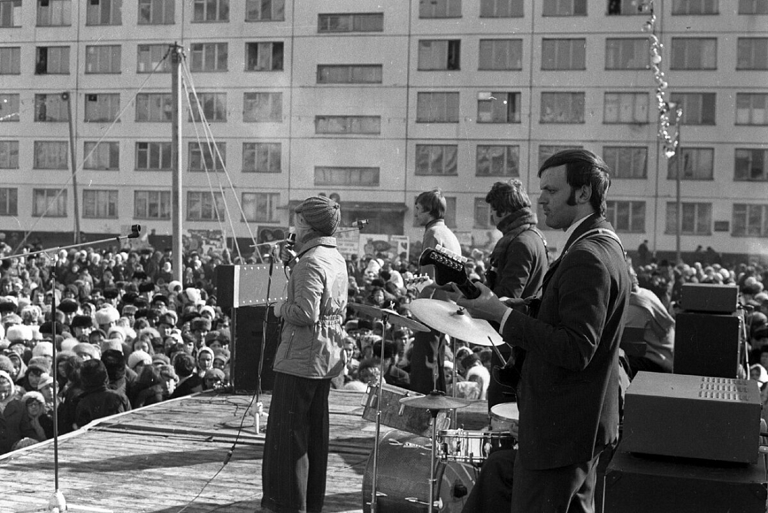 «Вас обслуживает трест столовых и ресторанов» - как провожали зиму в советских Челнах