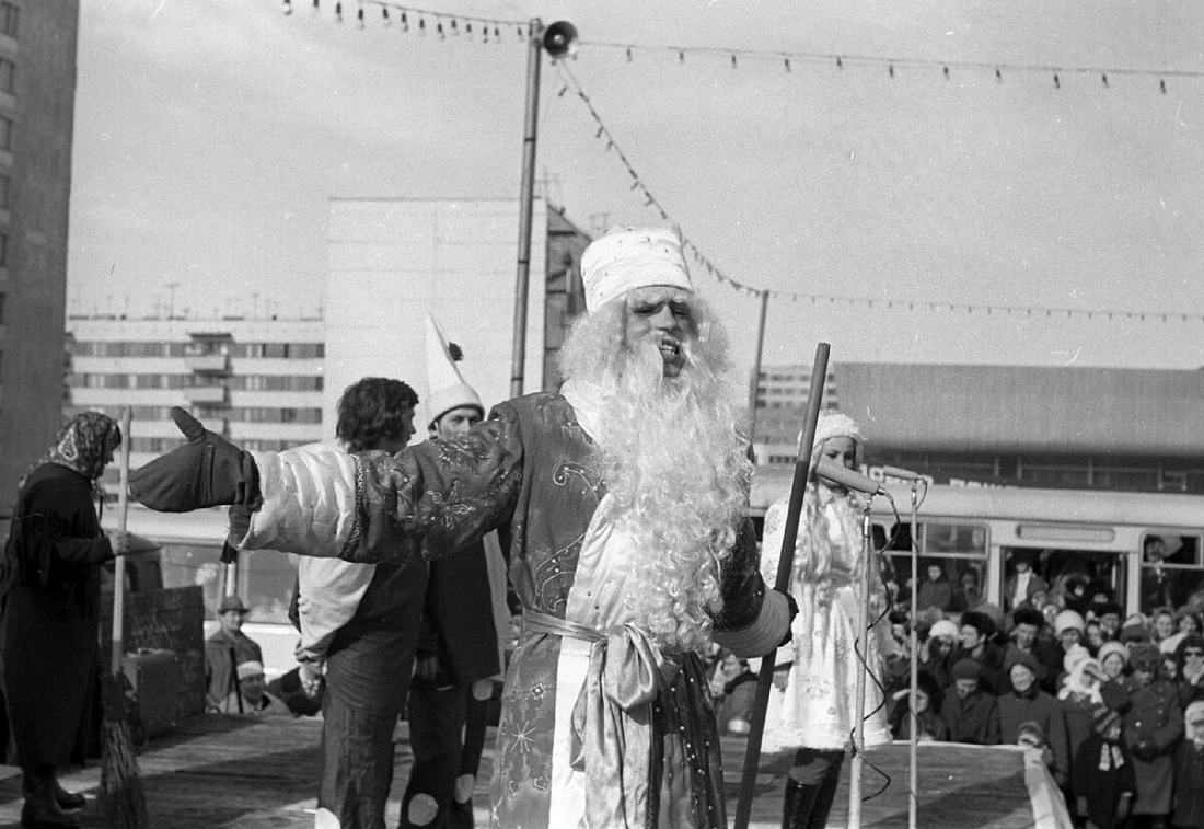 «Вас обслуживает трест столовых и ресторанов» - как провожали зиму в советских Челнах