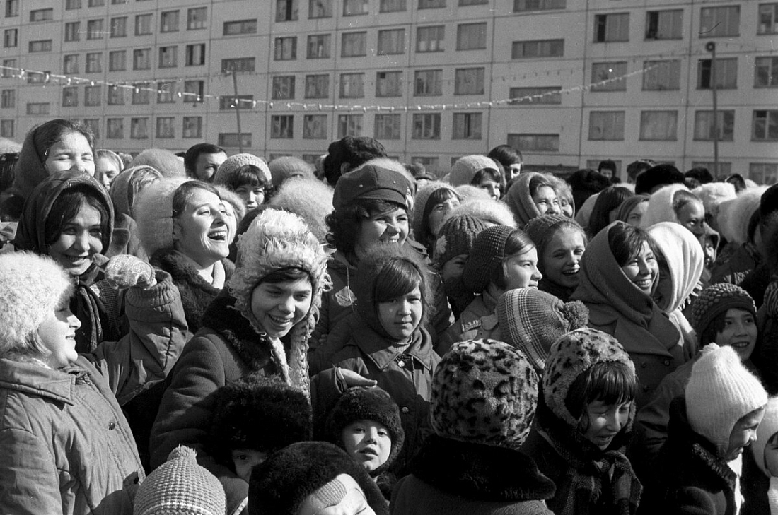 «Вас обслуживает трест столовых и ресторанов» - как провожали зиму в советских Челнах